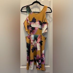 Soprano dress with floral patterns